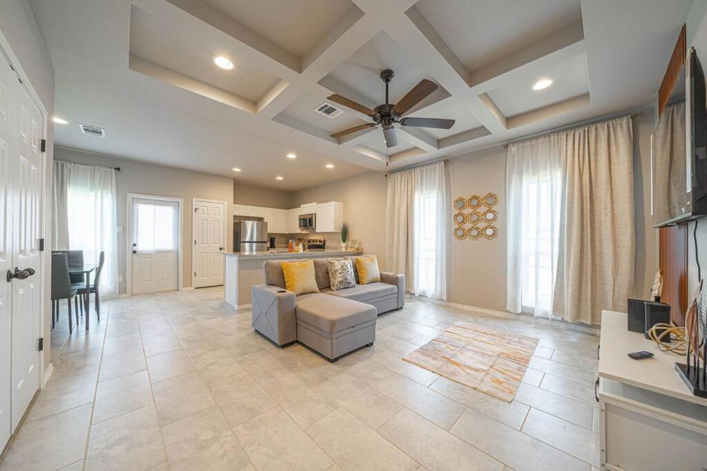 Gorgeous, Brand New 3 Bedrooms Home- Built 2024, Near Seaworld & Lackland Afb Сан-Антонио Экстерьер фото