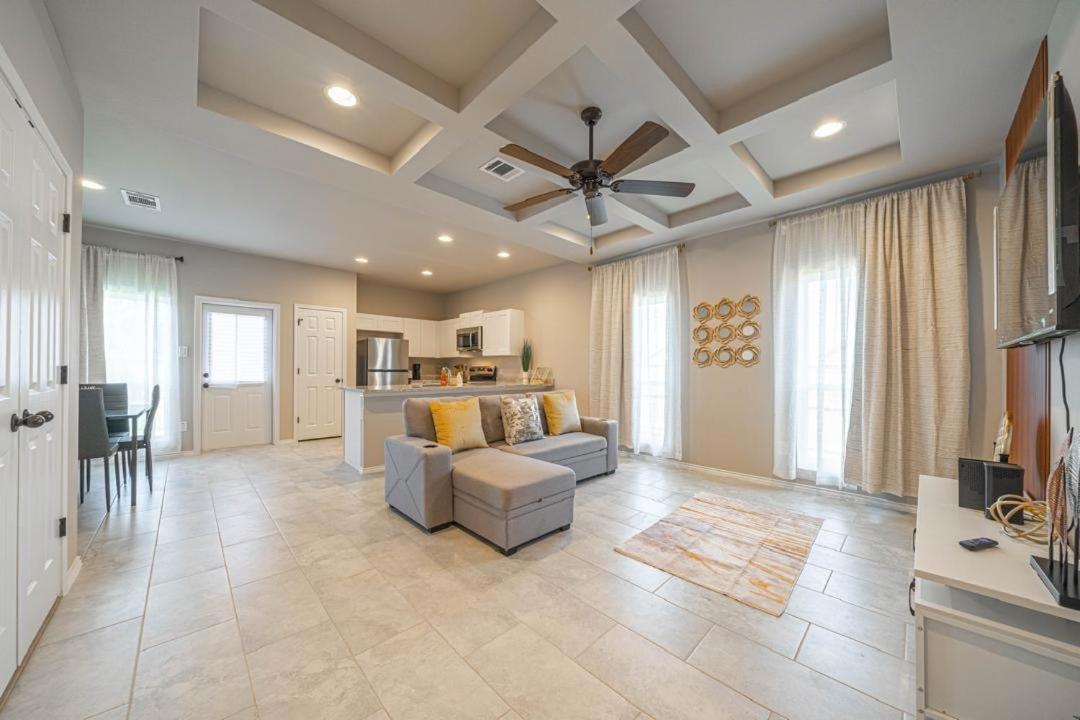 Gorgeous, Brand New 3 Bedrooms Home- Built 2024, Near Seaworld & Lackland Afb Сан-Антонио Экстерьер фото